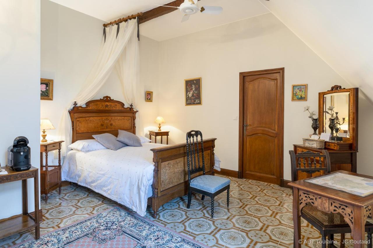 Le Vieux Chateau De Hommes