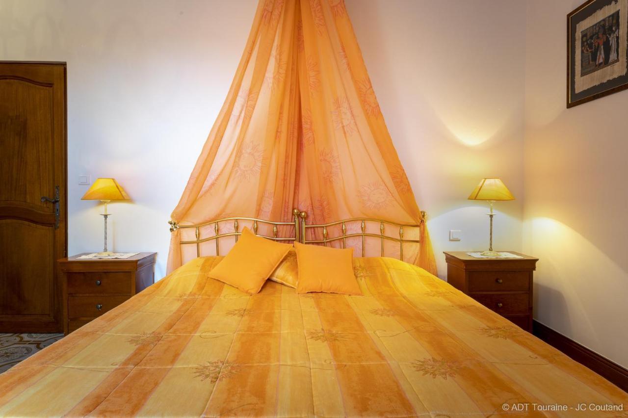 Le Vieux Chateau De Hommes
