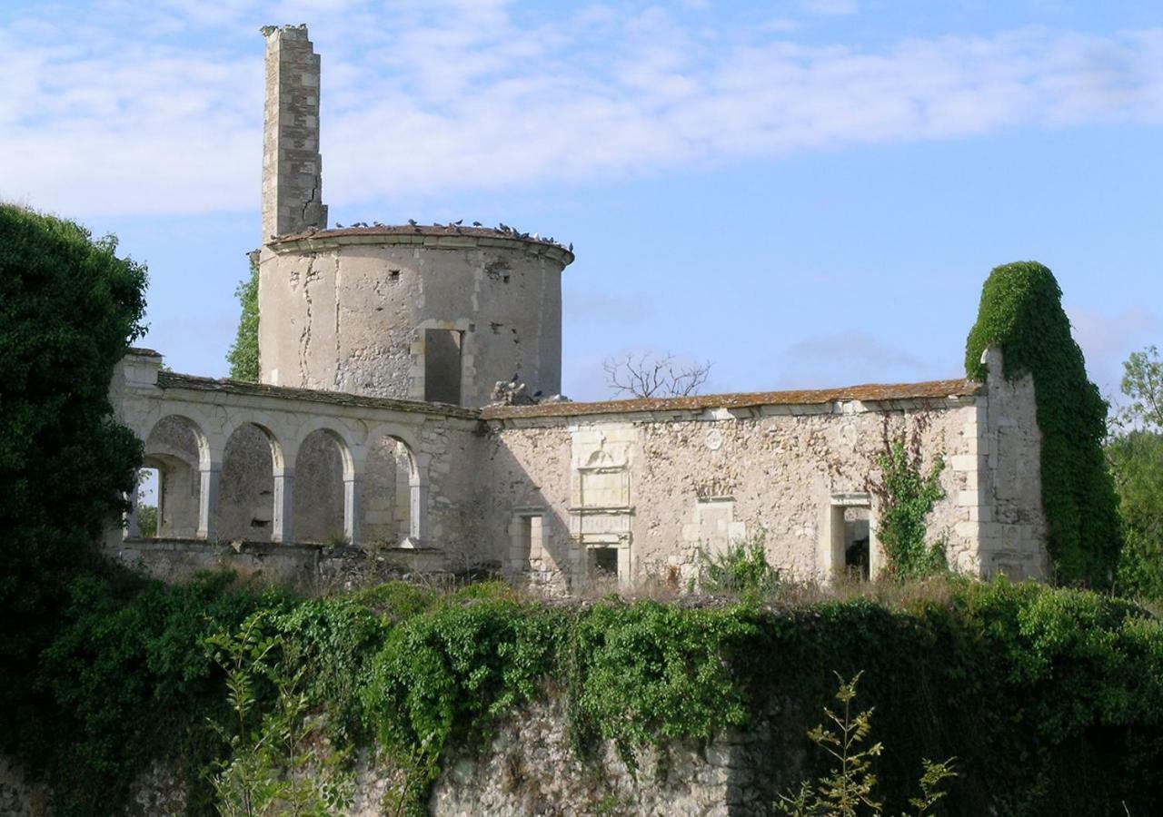 Le Vieux Chateau De Hommes