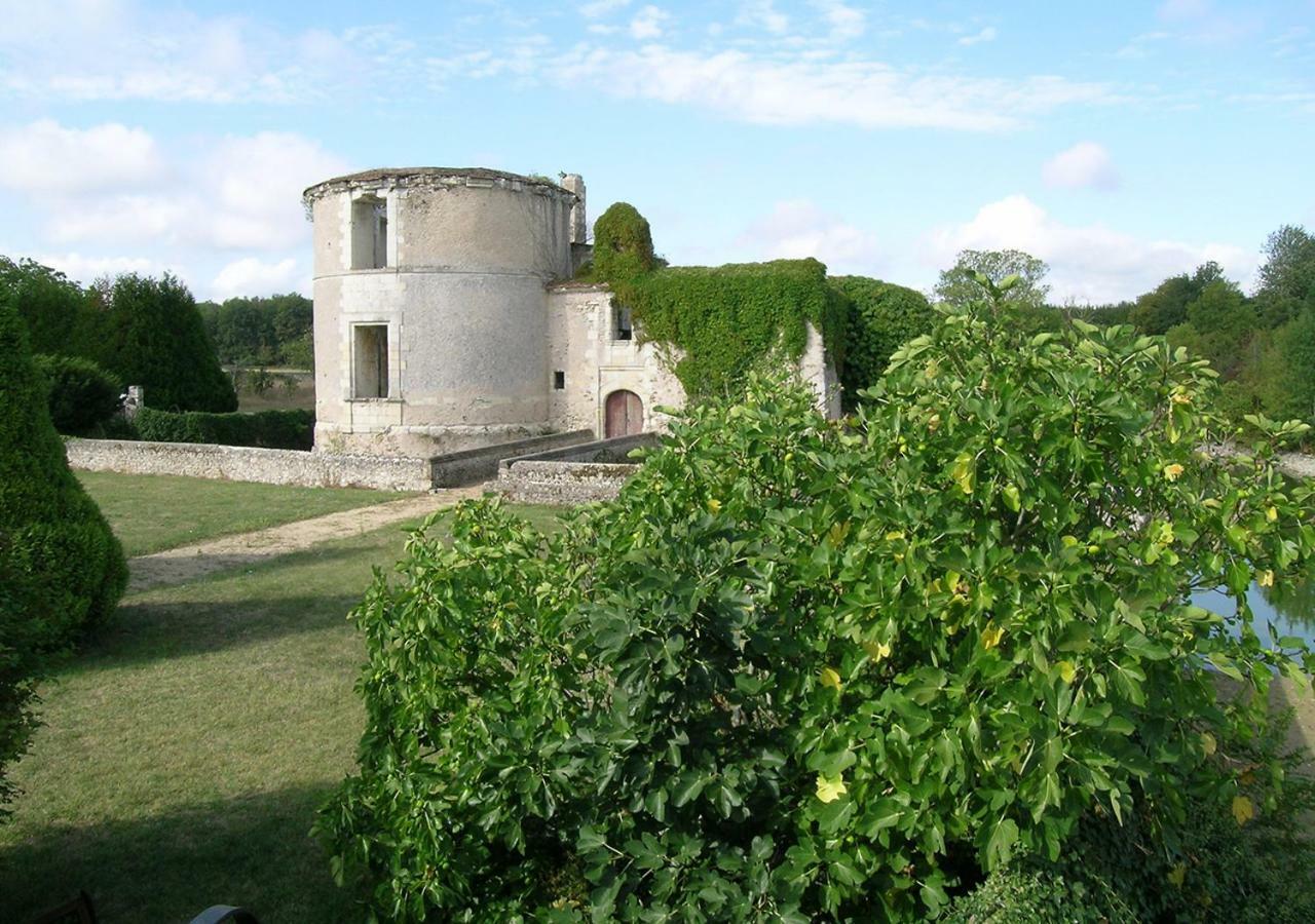 Le Vieux Chateau De Bed and breakfast Hommes